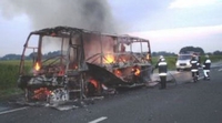 Kod Nove Gradiške, zapalio se Lastin autobus: Dvoje izgorjelo