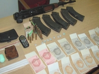U Tuzli policija pronašla drogu, oružje i municiju