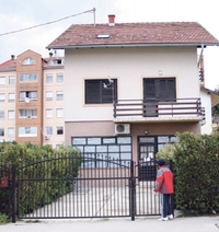 Maloljetnika vezali za vozilo i vukli po asfaltu