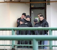 Ćelo telefonirao rođaku, pa povukao obarač