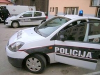 Vlasnicu kafića polio benzinom  i zapalio
