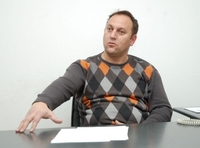 Temat posvećen Milovanu Danojliću