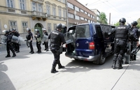Policiji prijetio bombom, tražio da mu oslobode sina