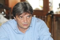 Cvetkoviću kormilo crveno-plavih