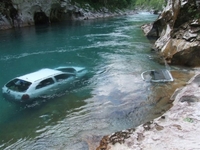 Dobojlija automobilom sletio u rijeku Taru