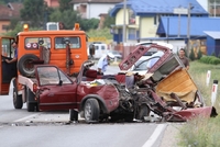Vozač golfa poginuo u sudaru sa autobusom