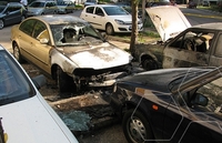 Zapalio četiri automobila na parkingu