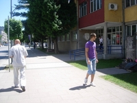 Starica pronađena obješena sa povredama na glavi