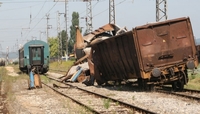 Teretni voz udario u vagone i lokomotivu