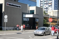 Razbojnici u banci razoružali čuvare i odnijeli kase