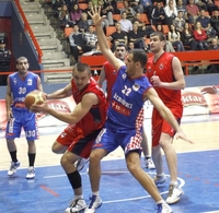 Ostaju Kovačević i trener Karalić