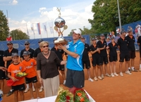 Blaž Kavčić podigao trofej