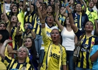 Na stadionu 41.000 žena i djece