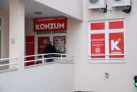 Maskirani razbojnik za 20 sekundi ukrao 1.400 KM