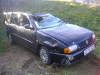 Automobil sletio u kanjon, poginuo saputnik