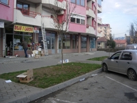 U eksploziji oštećeni automobili i izlozi