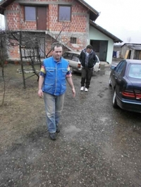 Bacio bombu na suprugu i djecu