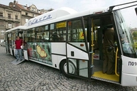 Tinejdžeri izboli čovjeka u autobusu