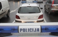 Ubio ženu čekićem, pa je ubo nožem