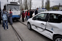 Povrijeđen vozač pežoa u sudaru sa tramvajem