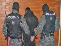 Osumnjičen za razbojništvo i lažno predstavljanje