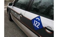 Autobus pun đaka udario u zid zgrade