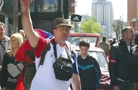 Sa šajkačom krenuo pješke u London
