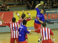 Borac m:tel na čelu kolone