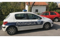 Pasat sletio s puta, povrijeđen bračni par