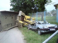 Kamion se prevrnuo pored vozila u Banjaluci, povrijeđenih nema