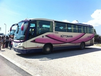 Autobusu punom učenika otpao točak u vožnji
