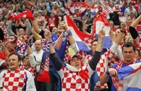 Hrvatski huligani napali Srbina i dijete u Beču VIDEO