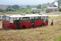 Banjaluka: Autobus sletio u livadu, putnici nepovrijeđeni FOTO