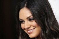 Ipak zajedno: Mila Kunis i Ešton Kučer viđeni kako se ljube