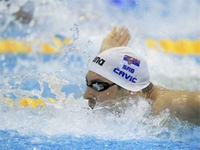 Čavić u polufinalu, Felps brži