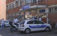 Policajca udario nogom u grudi 