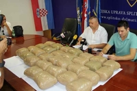 U “mercedesu” prevozio  31 kilogram marihuane