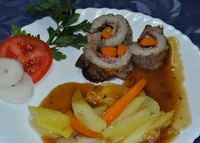 Svinjski rolat sa mrkvom i slaninom