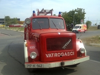 Portir palio smeće, pa zapalio mašine