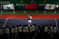 Novak i Kinezi pjevaju Bože pravde