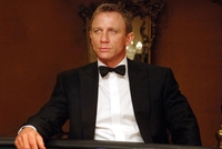 Džejms Bond je biseksualac?