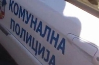 Pretukao komunalne policajce