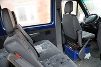 Policija na tragu osobi koja je bacila bombu pod kombi