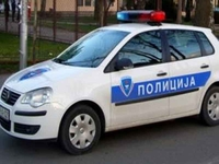 Pijan htio kombijem u kafanu