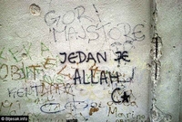 Mostar: Islamski simboli na Župnoj kancelariji FOTO