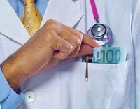 Ljekaru određen pritvor do 30 dana zbog primanja mita od 320 evra