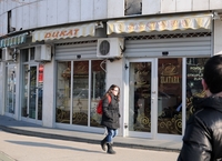 Pretukao radnicu i ukrao nakit