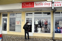  Radnica odbila da ga zadovolji pa je pretukao