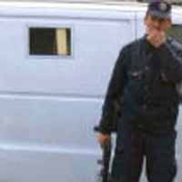 Pucano na blindirano vozilo za transfer novca