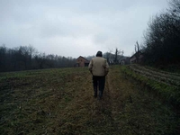Nožem ubo prijatelja, pa se raznio bombom